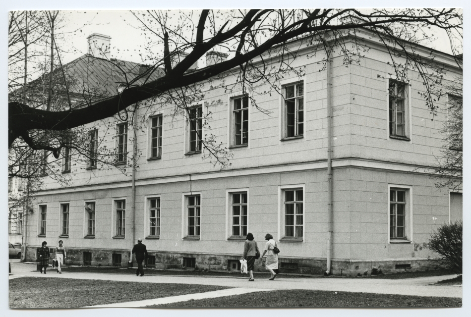 Physics of the main building at the University of Tartu in the 1970s