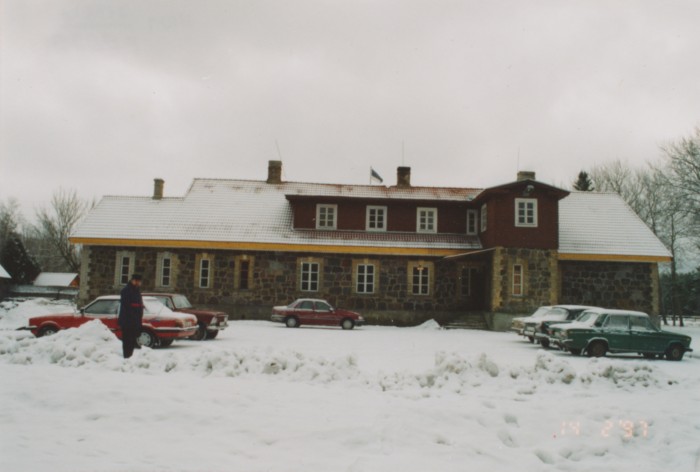 Kõrgessaare vallamaja 1997. aastal