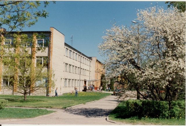 värvifoto Türi Gümnaasium 1996