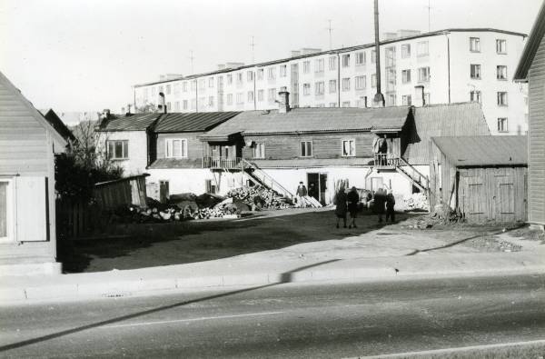 Pika tänava saun (vaade hoovi, Fortuuna t poolt). Tartu, 1970-1975.