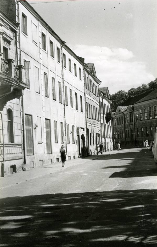 Ülikooli t (Ülikooli 17, Ülikooli 15, Ülikooli 16).  Tartu, 1975-1985.