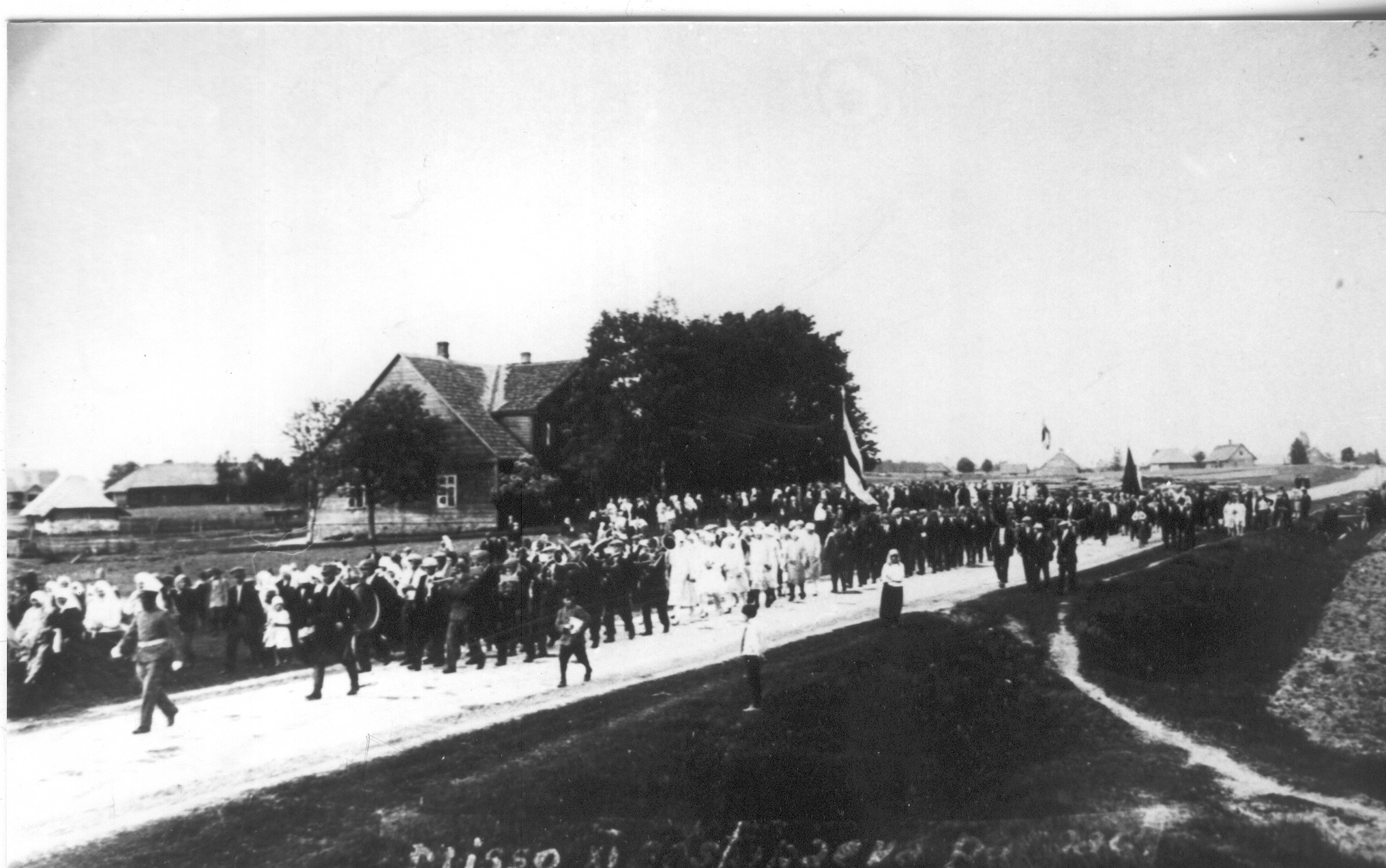 Foto. Mälestussamba avamine Vabadussõjas langenutele Missos Oravasaares 26.mail 1935.a.