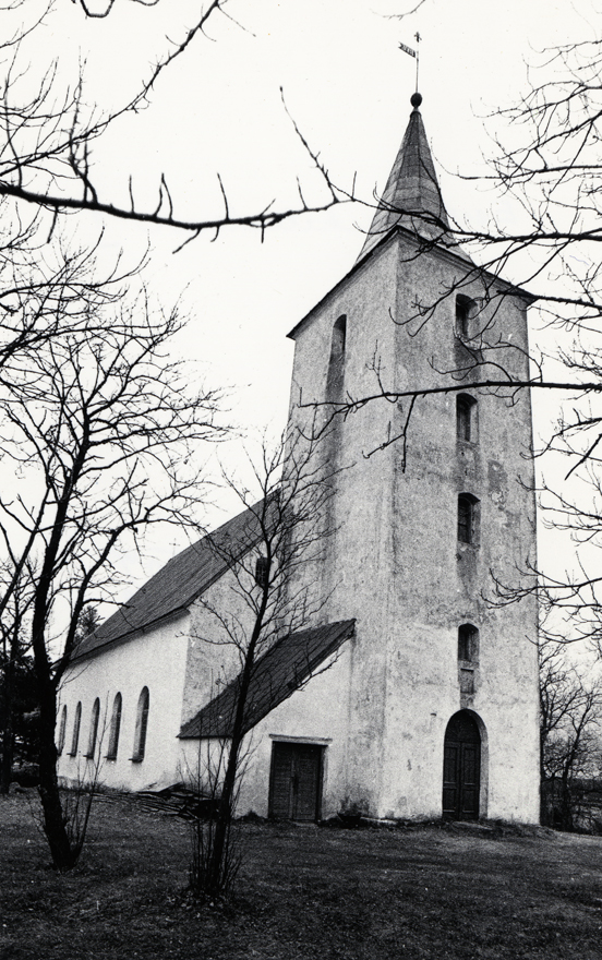 Reigi kirik, vaade hoonele loodest