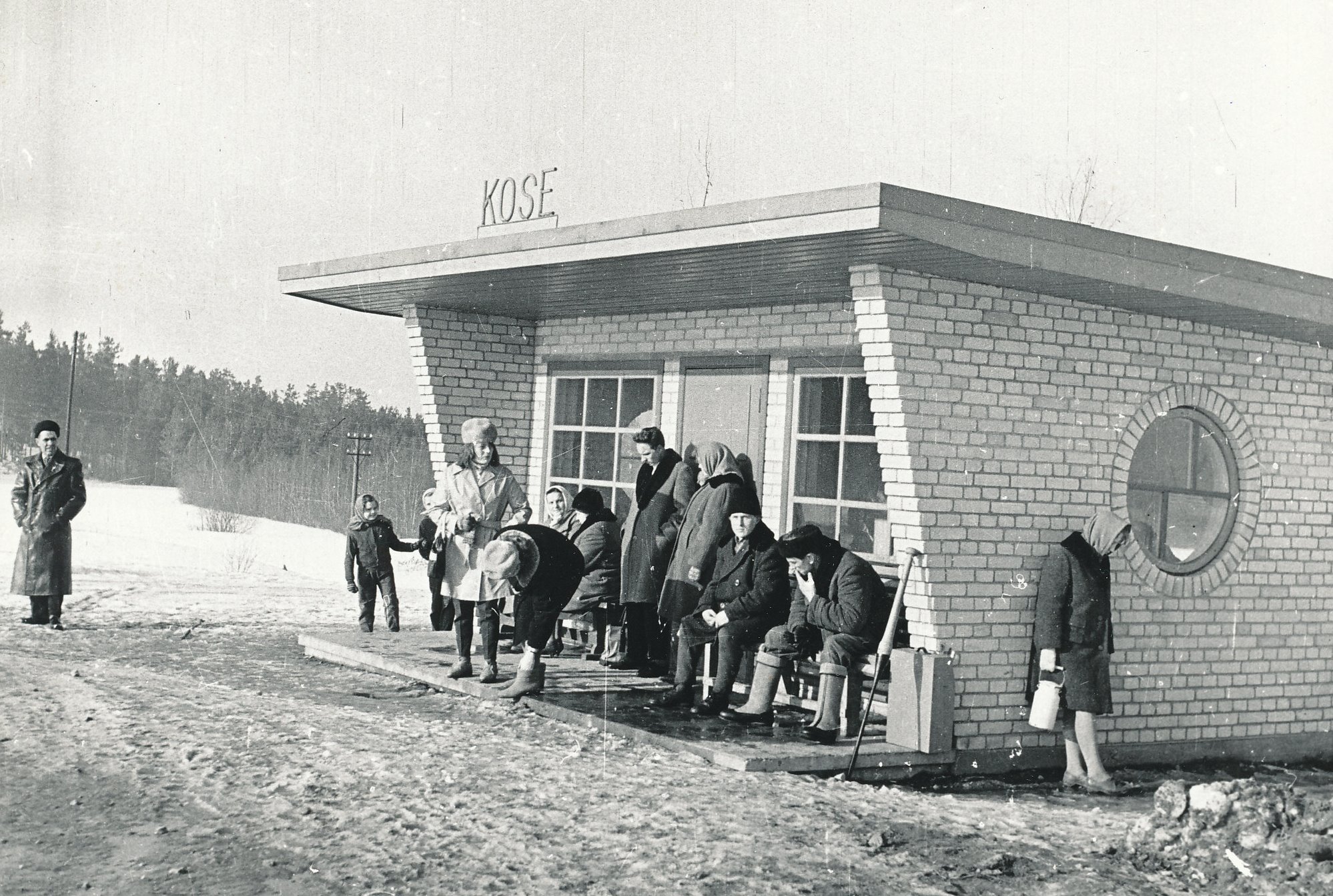 Foto. Ootepaviljon Kose autobussipeatuses Võru - Vastseliina maantee ääres 1962.a.