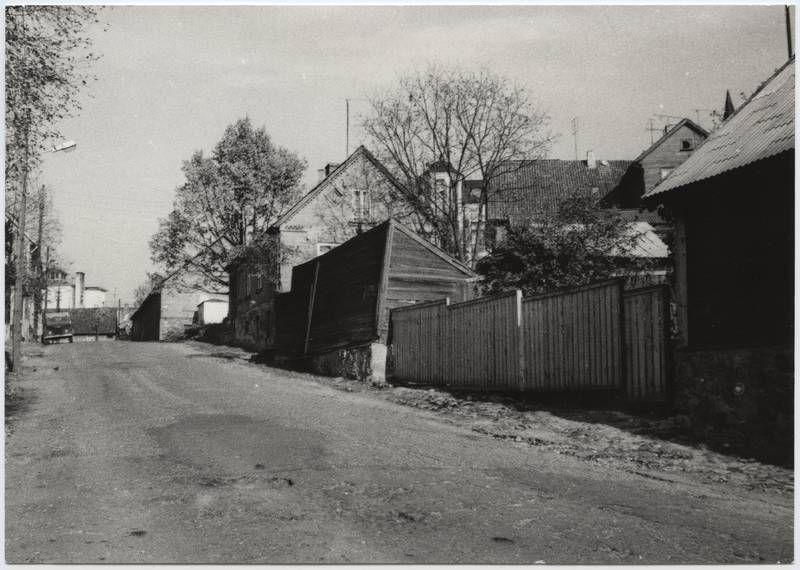 foto, Viljandi, Mäe tn 5, 3, hooned haigla vastas, 1979, foto E. Veliste