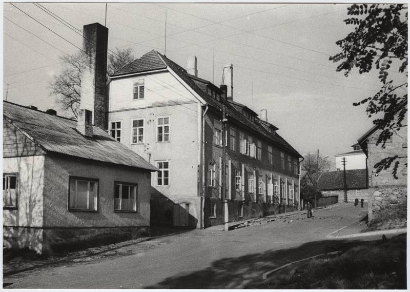 foto, Viljandi, Mäe tn 4, 8, haigla, laborihoone (nr 8 1998-st õu kirik), 1979, foto E. Veliste