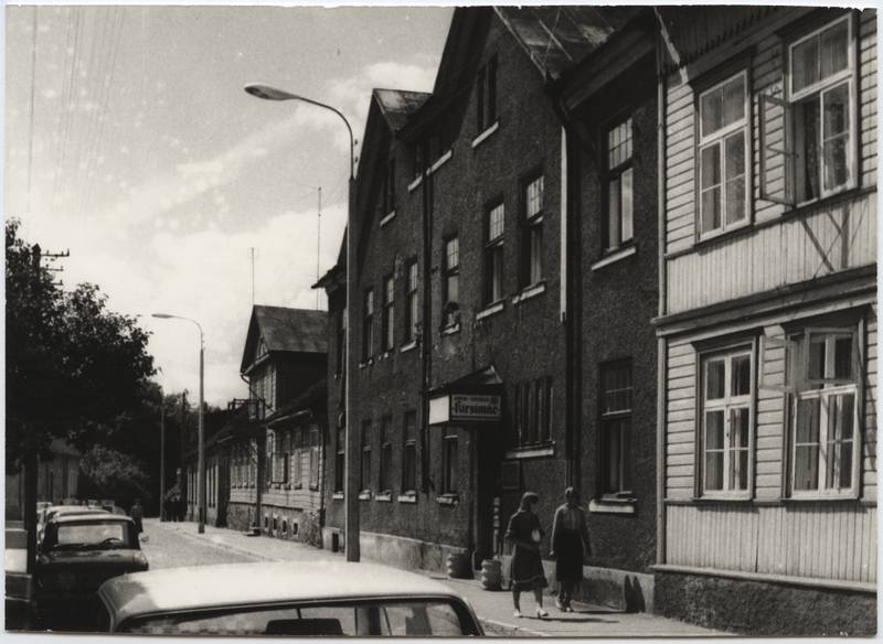 foto, Viljandi, Lossi tn 3, 5, 7, kohvik-toidubaar Kirsimäe, 1978, foto E. Veliste