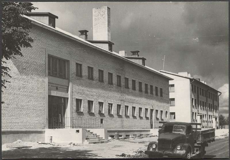 foto, Viljandi, Kaalu tn 9, saun, ehituse lõppjärk, nr 11a korterelamu u 1961 foto Kiisla? Veliste?