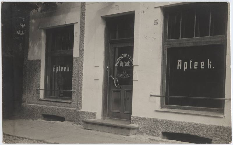 fotopostkaart, Viljandi, Lossi tn 28, proviisor J. Luik'i apteek, u 1928