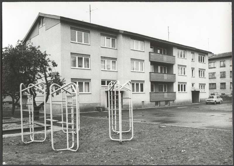 foto, Viljandi, Turu tn 11, Autobussi- ja taksopargi töötajate elamu, oktoober 1982, foto E. Veliste