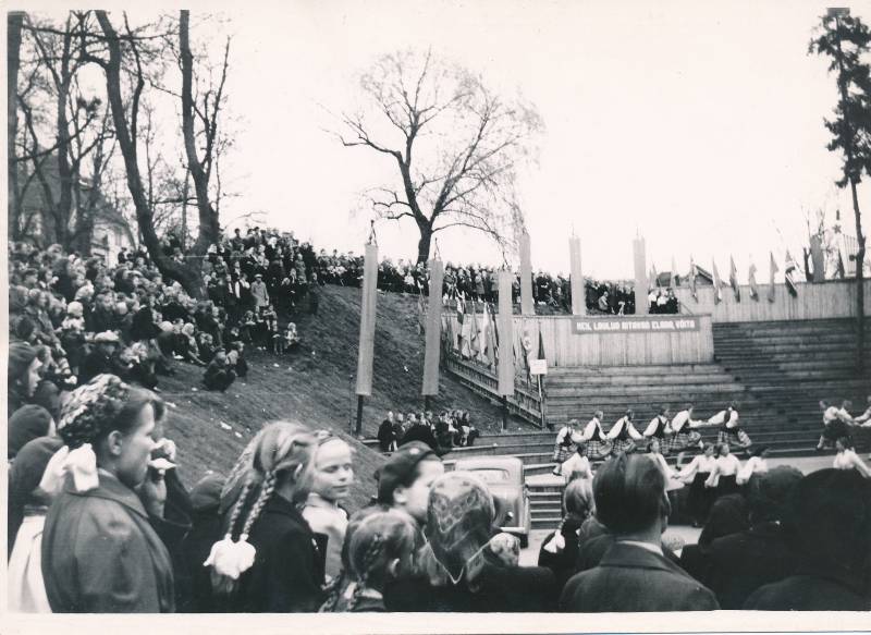 Toomeorg. Kassitoome lauluväljak. Tartu, 1956.