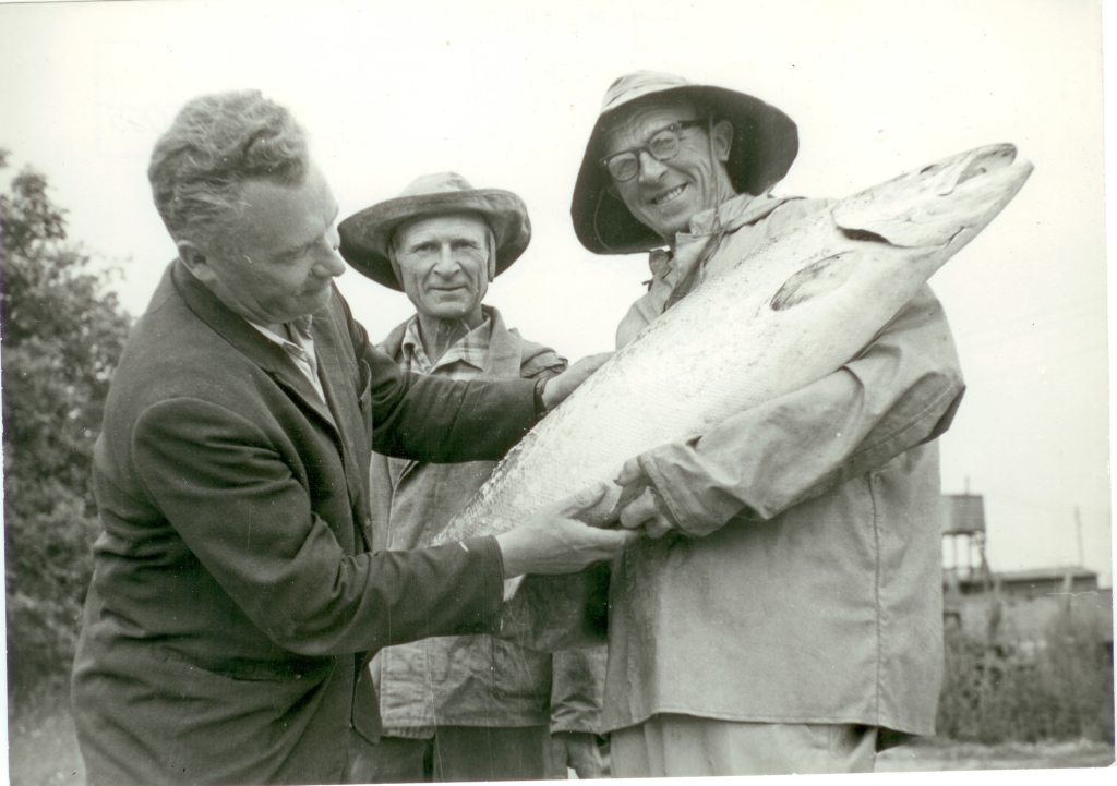 Muhu kalurid ja kolhoosi esimees V. Tamm.