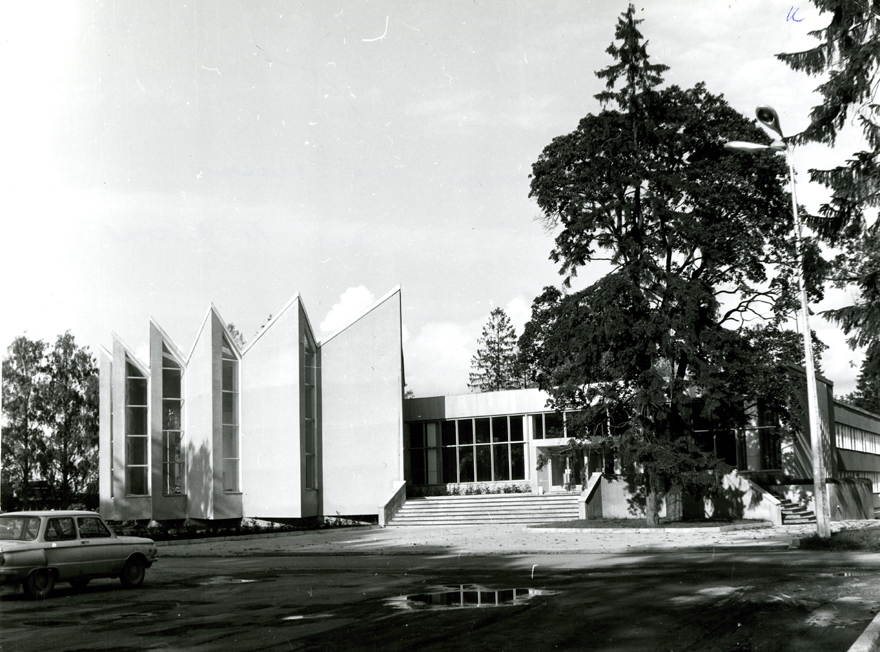 Põdrangu keskusehoone, eestvaade. Arhitekt Maara Metsal