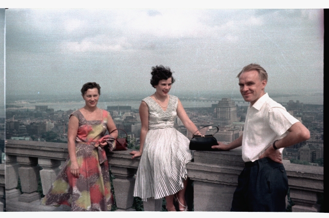 Perekond Tammekiviga Montrealis Mount-Royale vaateplatsil.