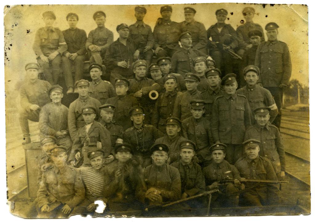 Grupipilt: soomusrongi nr. 4 võitlejad Vabadussõjas.