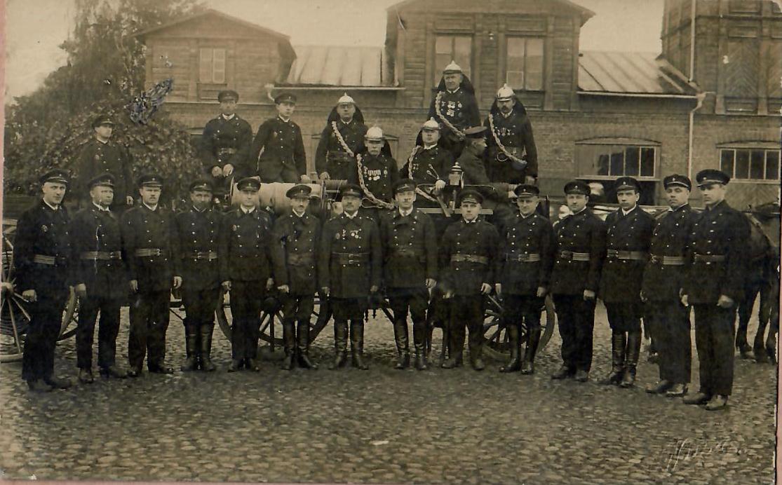 Firefighters in front of Võru sprayhouse. The highest man is Jaan Kohver, my grandfather.