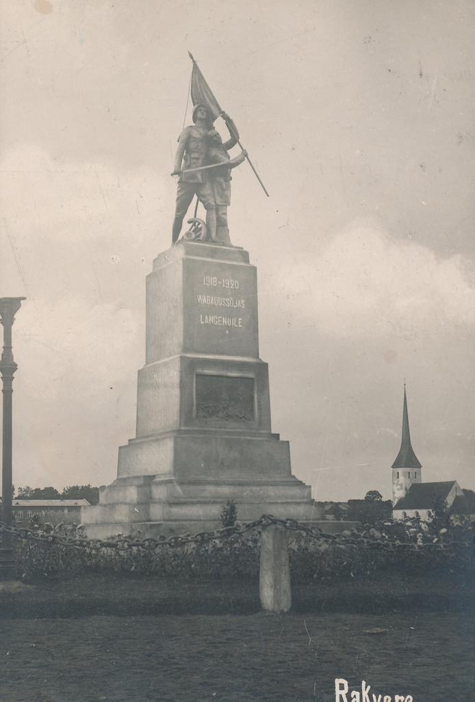 Vabadussõjas langenute mälestussammas Rakveres