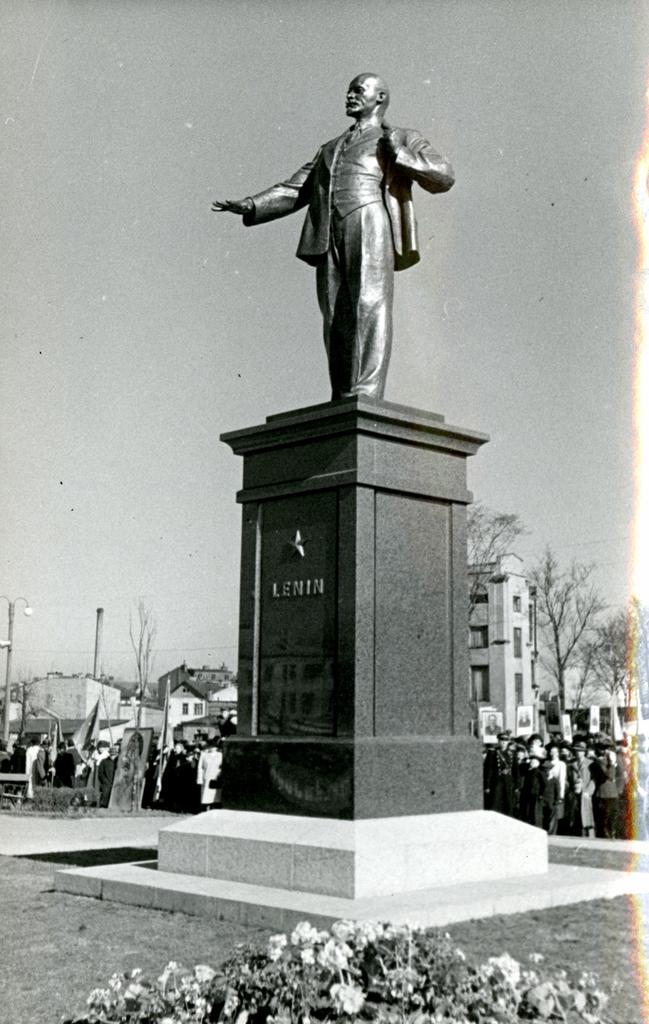 Lenini mälestussammas Tallinnas