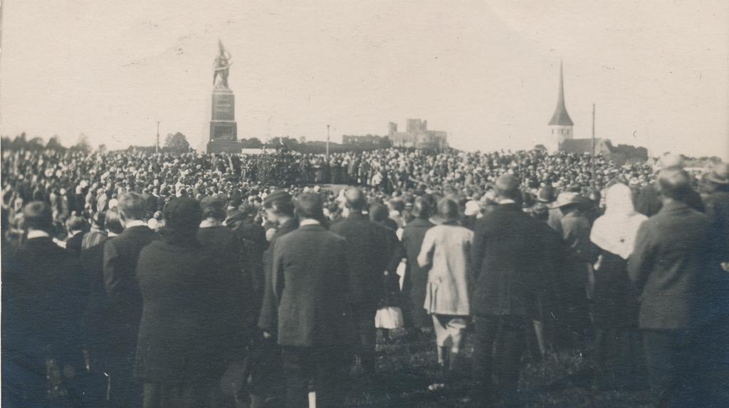 Vabadussõjas langenute mälestussamba avamine Rakveres