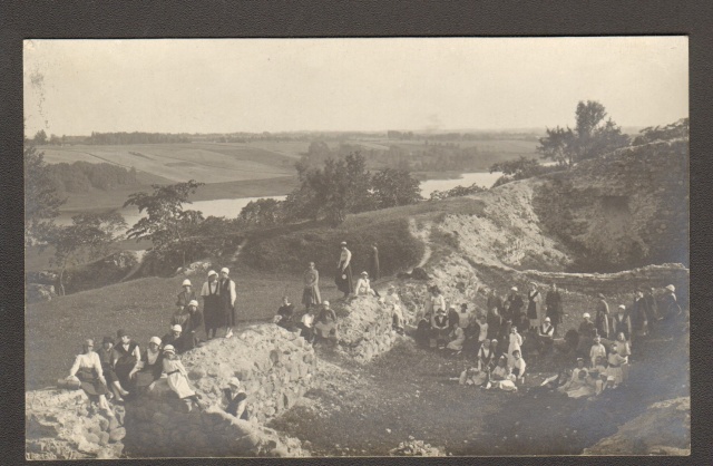 foto, Paide koolinoored ekskursioonil Viljandimaal 1920-ndad