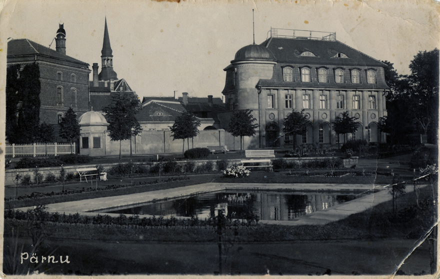 Endine Grand-Hotel Pärnus, hoone vaade, ees bassein. Arhitektid Erich von Wolffeldt & Aleksander Nürnberg, ü/e Olev Siinmaa