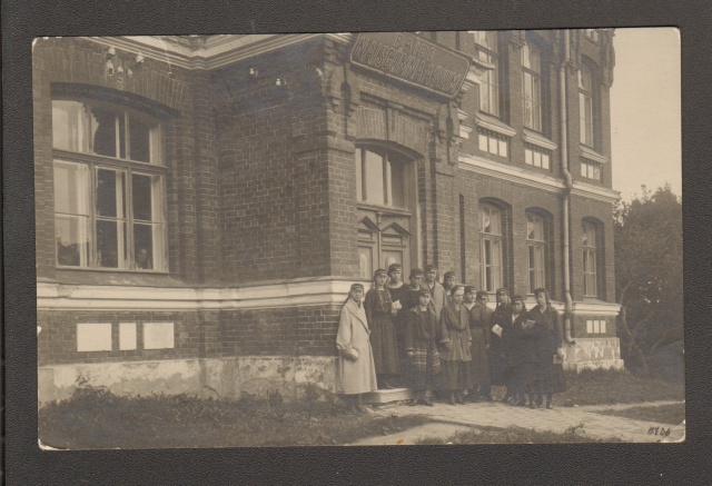 foto, Paide Naisgümnaasiumi ees 1920