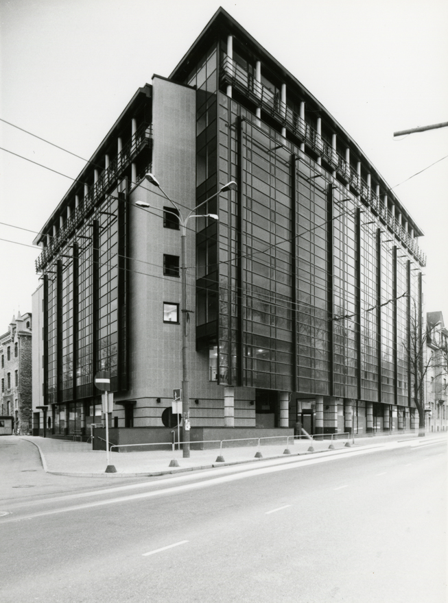Panga- ja büroohoone (endine Tallinna pank), vaade Kaarli pst ja Roosikrantsi nurgalt. Arhitekt Aare Saks