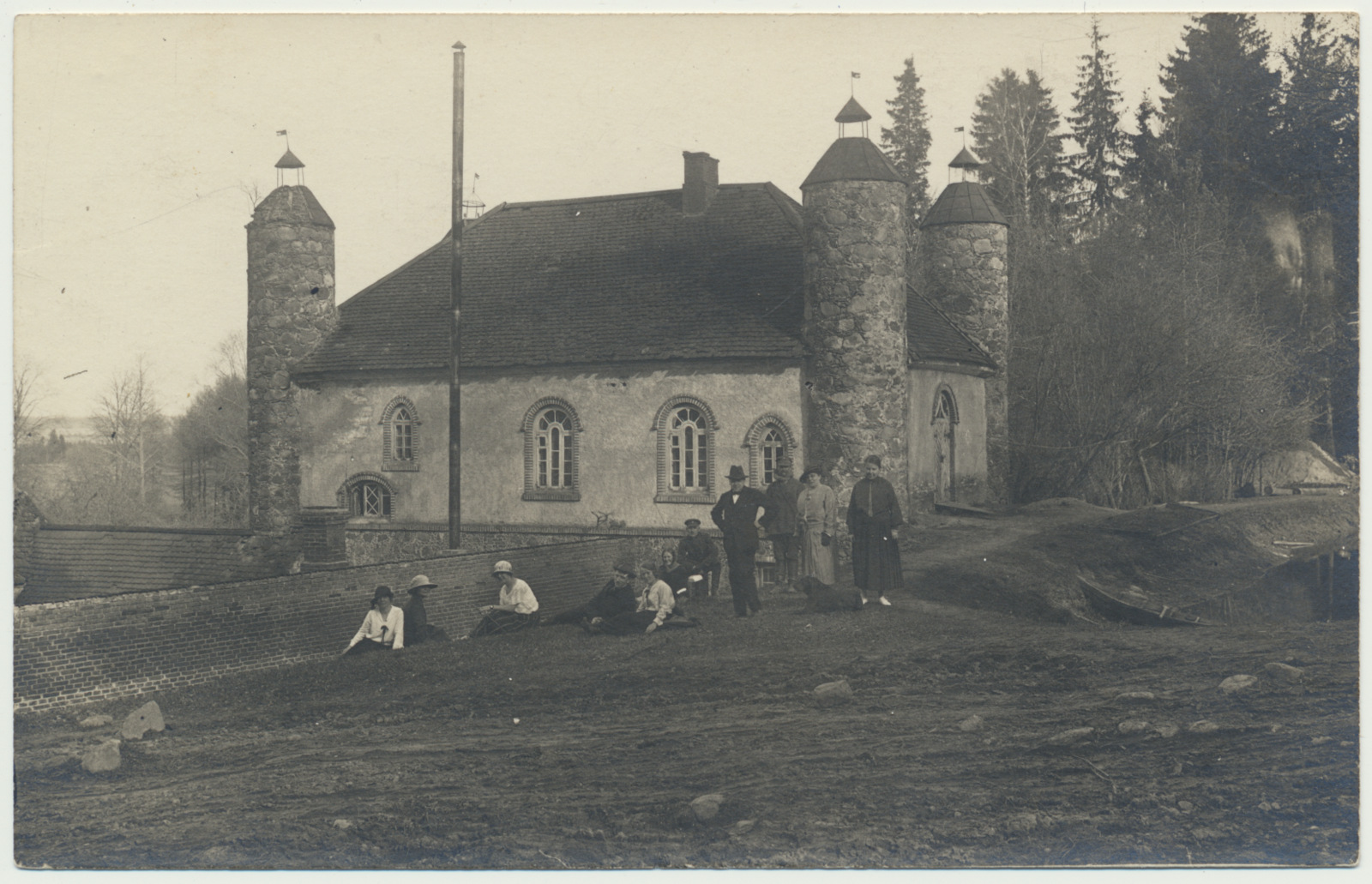 Foto, Viljandi Eesti Haridusselts'i Gümnaasium'i õpetajad, Heimtali sh viinaköök, 1924
