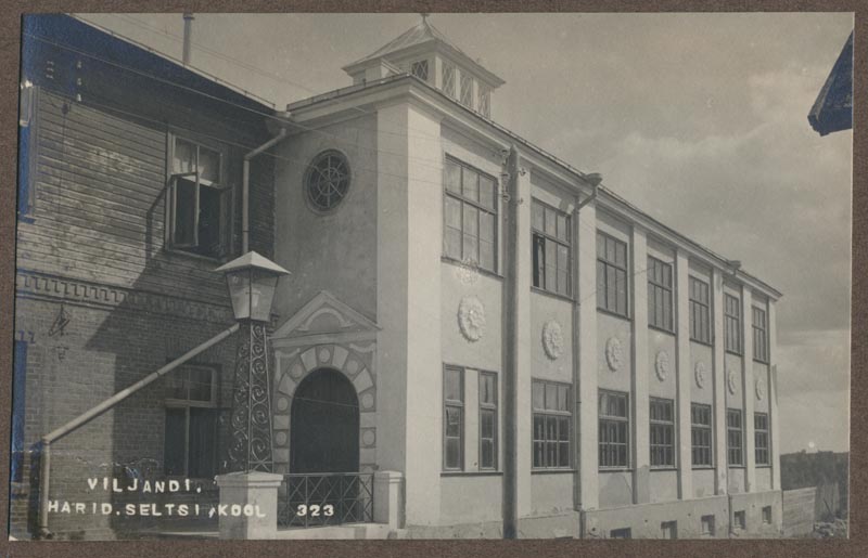 foto albumis, Viljandi Eesti Haridusseltsi kool, Kõrgemäe tn tiib, u 1925, foto J. Riet