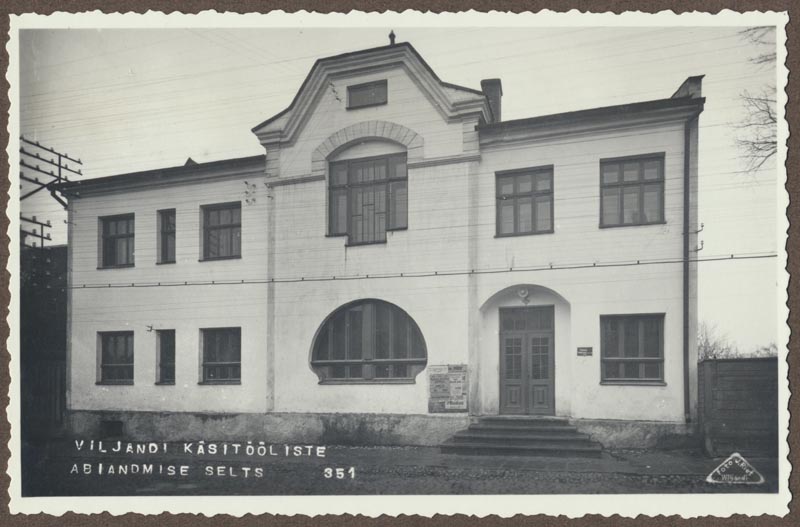 foto albumis, Viljandi Käsitöölistele Abiandmise Seltsi hoone, Posti tn 6, u 1915, foto J. Riet