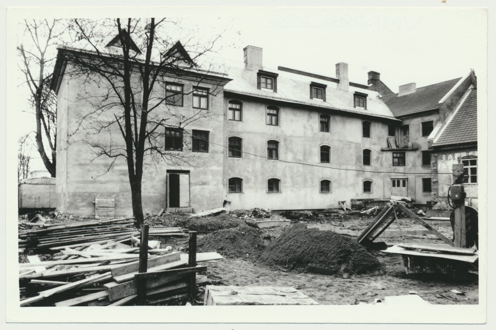 foto, Viljandi muuseum, ehitus, õu, oktoober 1993