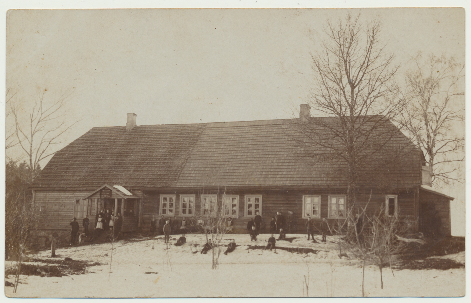foto Tölli kool Paistu khk, maja ees õpilased u 1913