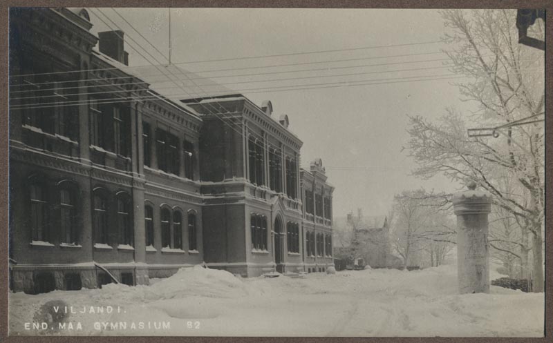 foto albumis, Viljandi Uueveski tee 1. maagümnaasium, talvel, u 1915, foto J. Riet