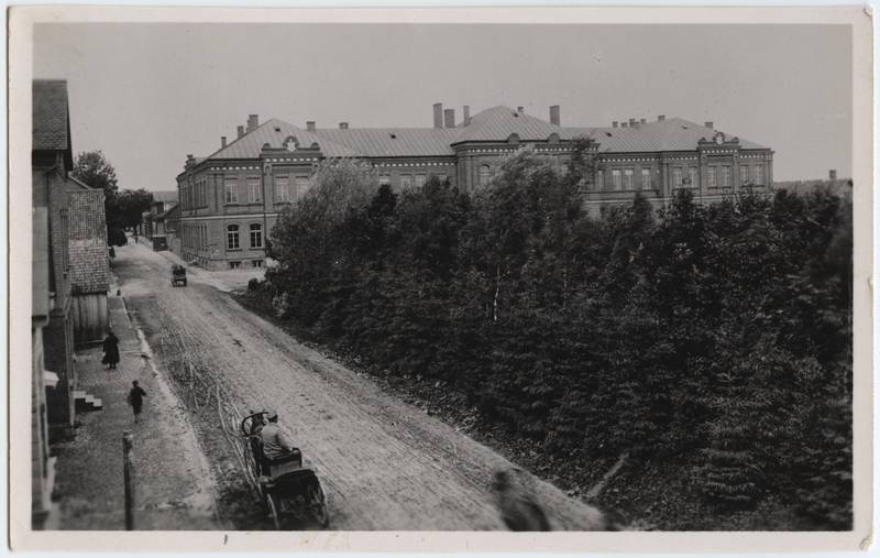 fotokoopia, Viljandi, Jakobsoni tn, koolipark, maagümnaasium, kõrval endine G.H. Schmidti erakool (oli 1844-1875, põles 1903) u 1900