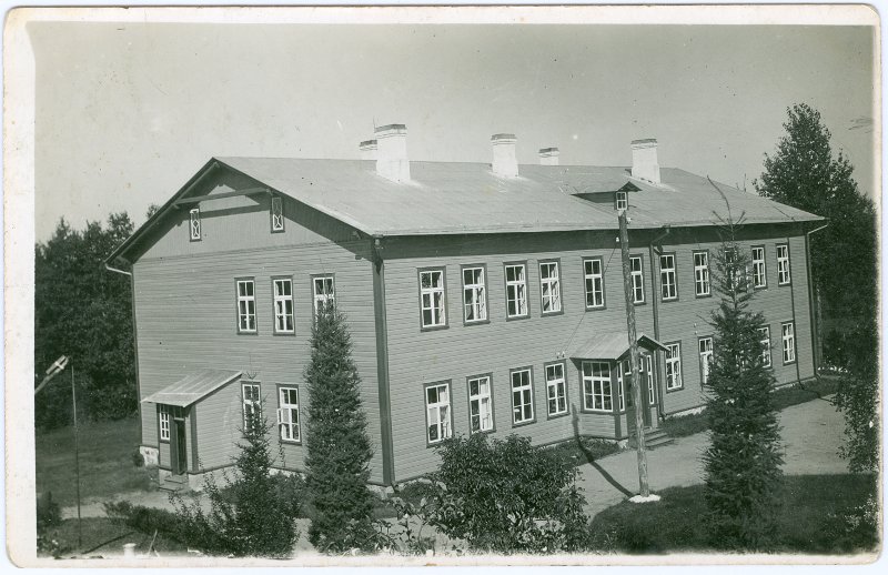 Foto. Piirsalu kooli hoone. 1930-40nd.