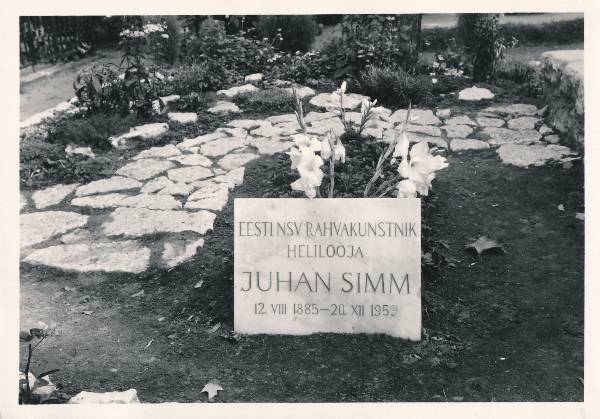 Tartu linnavaade. Juhan Simmi (1885-1959) haud Maarja kalmistul. 1960.a.