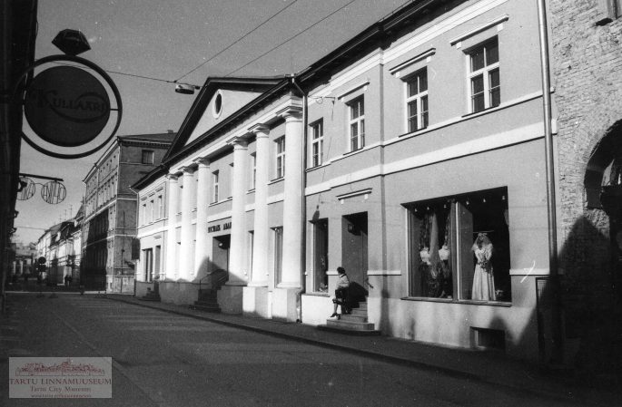 Rüütli 11.  Tartu, 1998. Foto Aldo Luud.