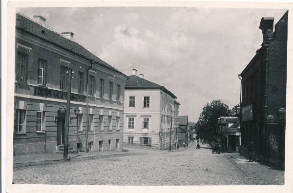 Riia tänav, Riia ja Tähe t. nurk. Vasakul võõrastemaja "Kommerts".  Tartu, 1900-1915.