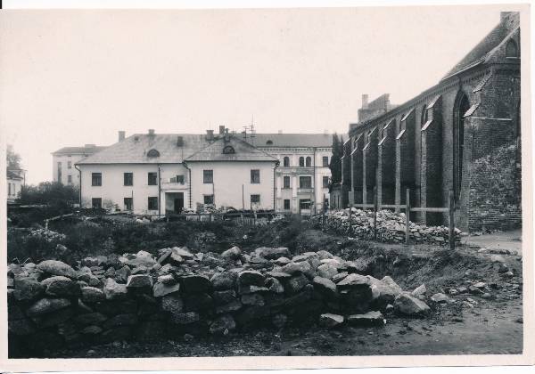 Endine Lutsu t. Varemed Jaani kiriku kõrval Jaani ja Rüütli t vahelisel alal.  Tartu,  1958.