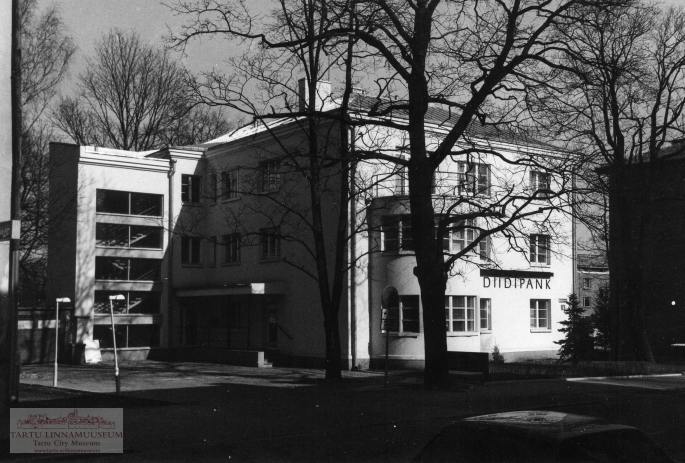 Krediidipank (Akadeemia 3). Tartu, 1998. Foto Aldo Luud.