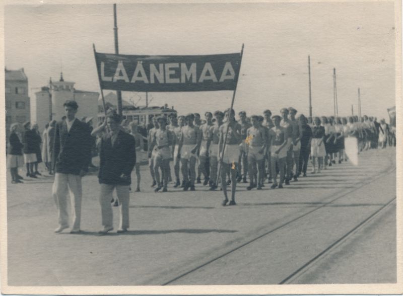 Foto. Haapsalu Peda kooli fotoringi kogu. Haapsalu koolilapsed Tallinnas ENSV IV Koolinoorte Omaloomingu Olümpiaadil. 1949.