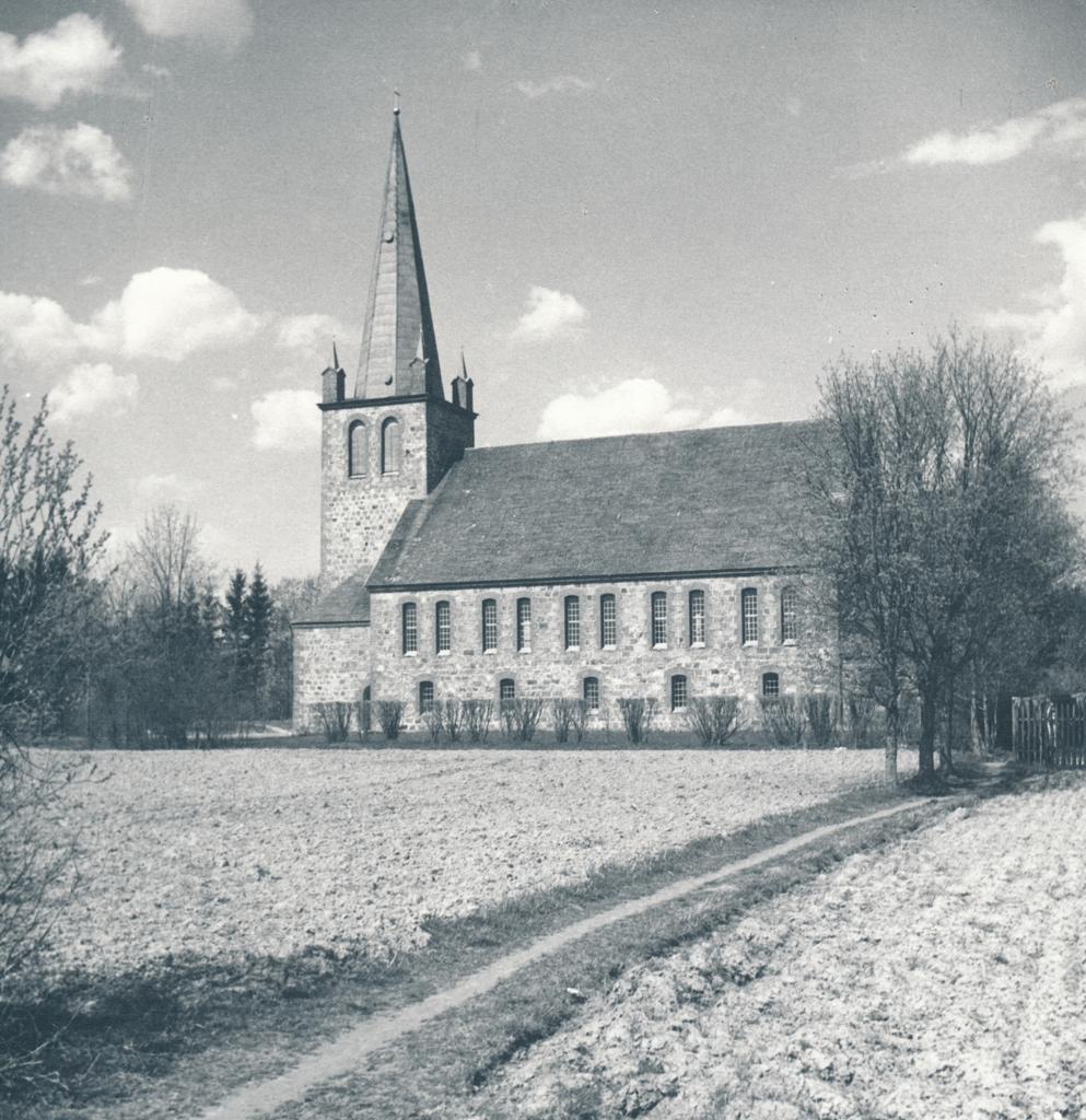 Avinurme, kirik