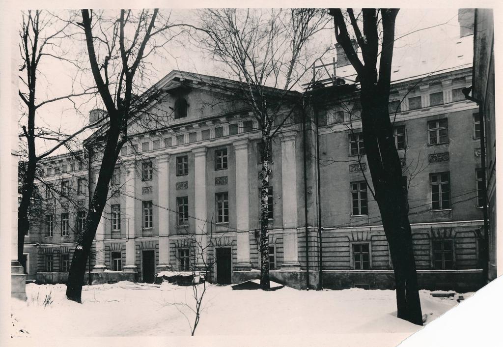Tartu Ülikool, peahoone fassaad.  20.02.1958. Foto E. Selleke.