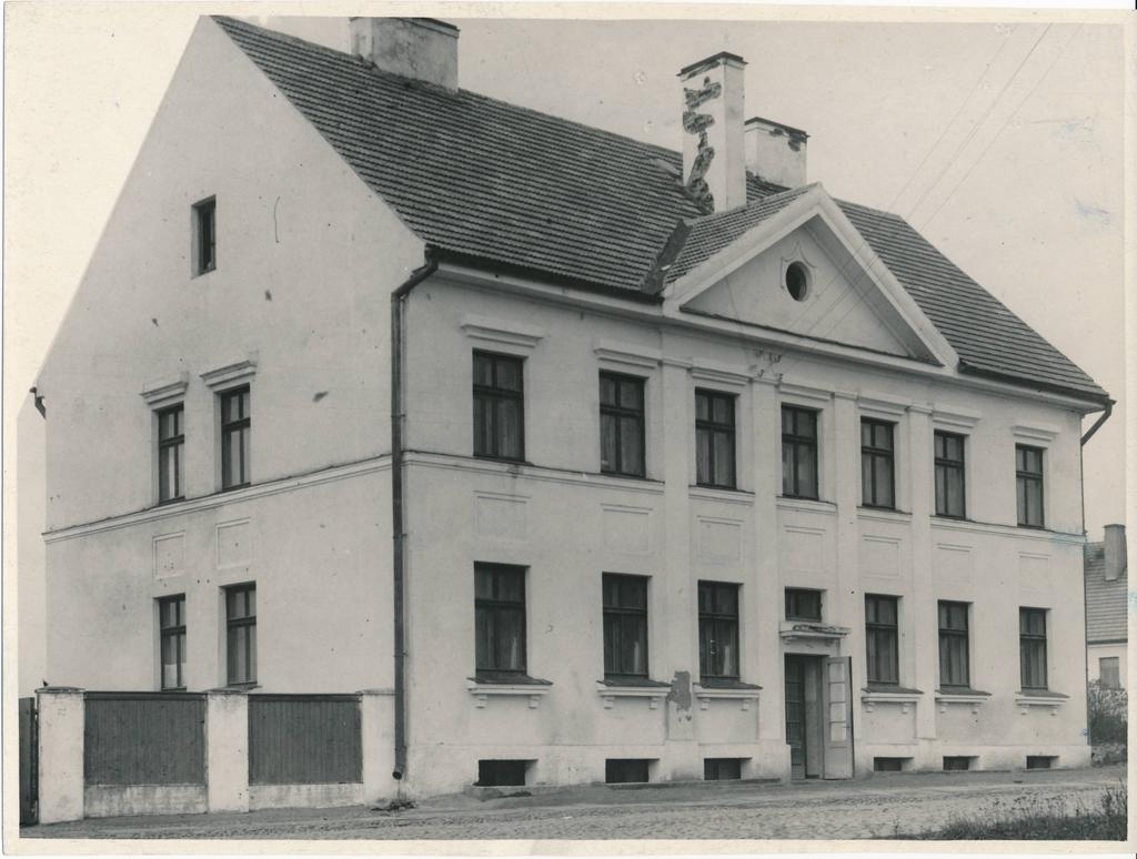 Tartu Linna Tööstuskombinaadi kapitaalmahutustega ehitatud elamu Staadioni 12. 1950-1960