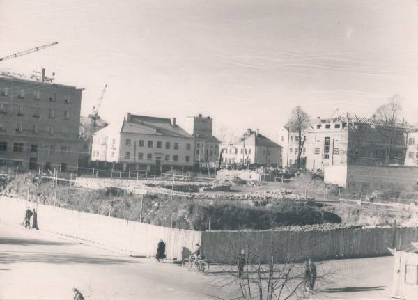 Riia mnt 9. Kaupluse Stiil ehitamine (arh.  R.-L. Kivi). Tartu, 1959.
