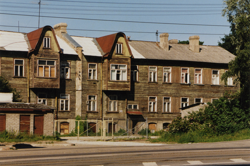 Elamu Tallinnas (parem pool lammutatud), vaade