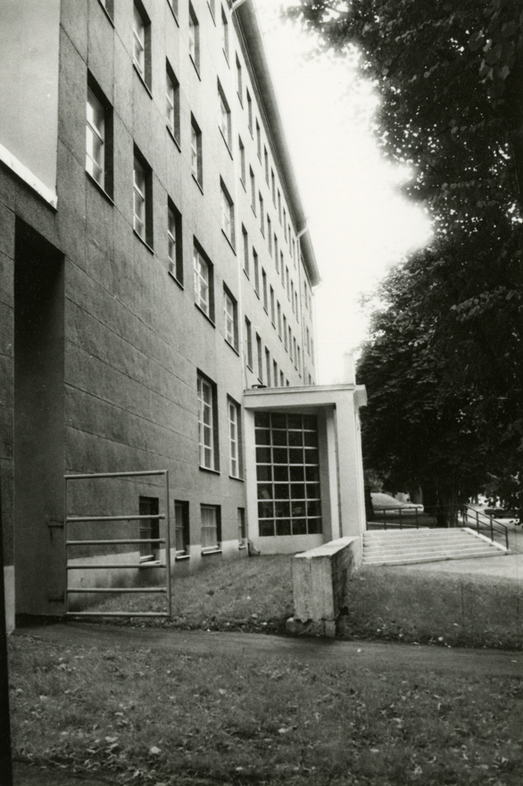 Hambakliinik Tallinnas, esifassaadi vaade. Arhitekt Jaan Ollik