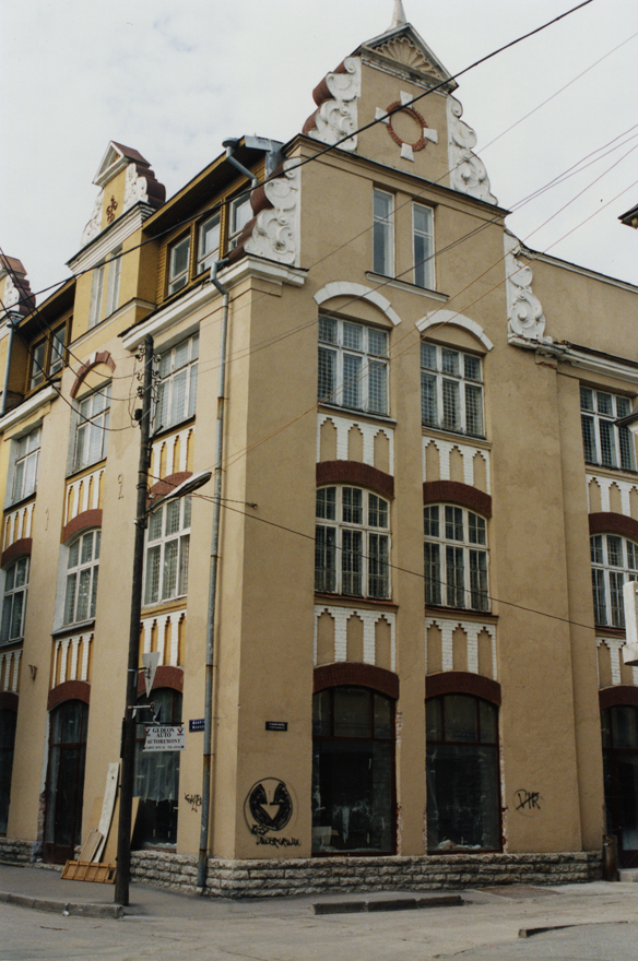 End tööstushoone Tallinnas Maakri tn, vaade hoonele nurgalt. Arhitekt Jacques Rosenbaum