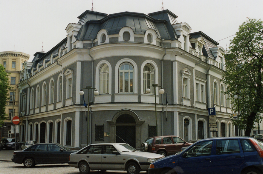 Põhja-Eesti Pank, end haldushoone ja Tallinna Saksa klubi, vaade sissepääsuga hoone nurgale. Arhitekt Rudolf von Engelhardt