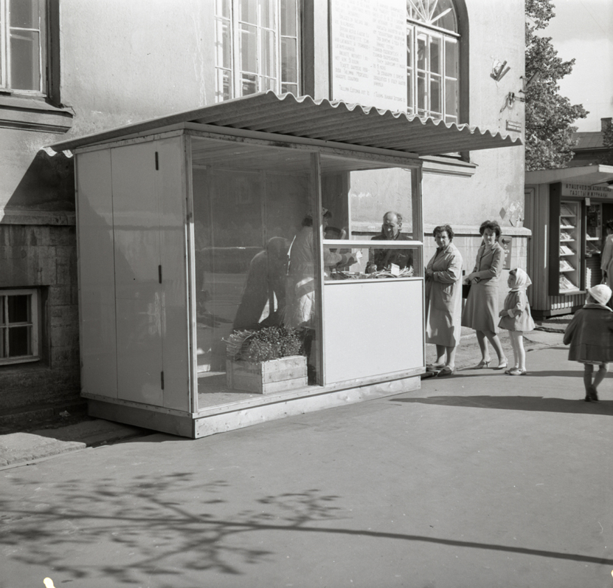 Kiosk Tallinnas Vabaduse väljaku juures, 2 vaadet